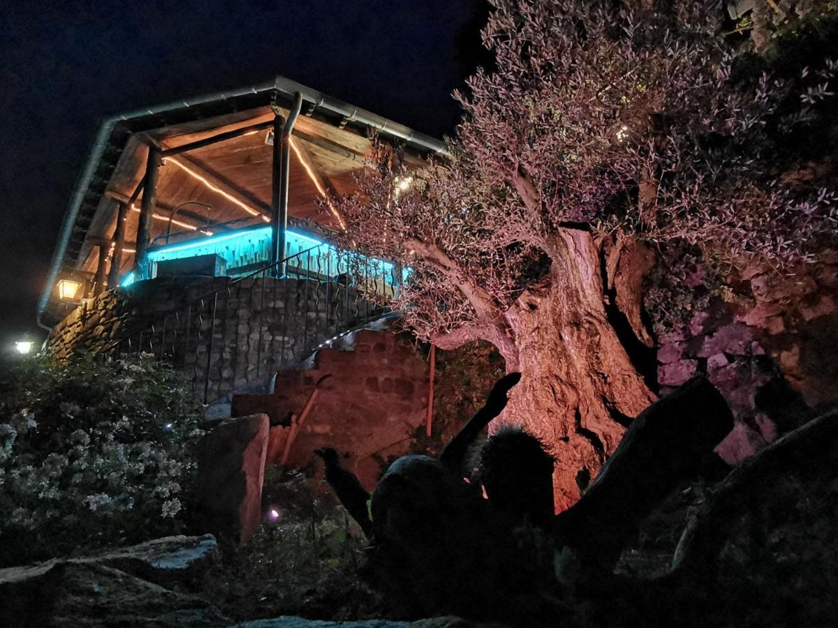 Le Moulin Du Temps -chambres Et Lounge Bar Au Bord De La Riviere * Corbés
